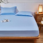 Простыня на резинке синяя (3)