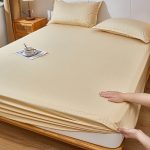 Простыня на резинке верблюжьего цвета (2)