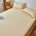 Простыня на резинке верблюжьего цвета (7)